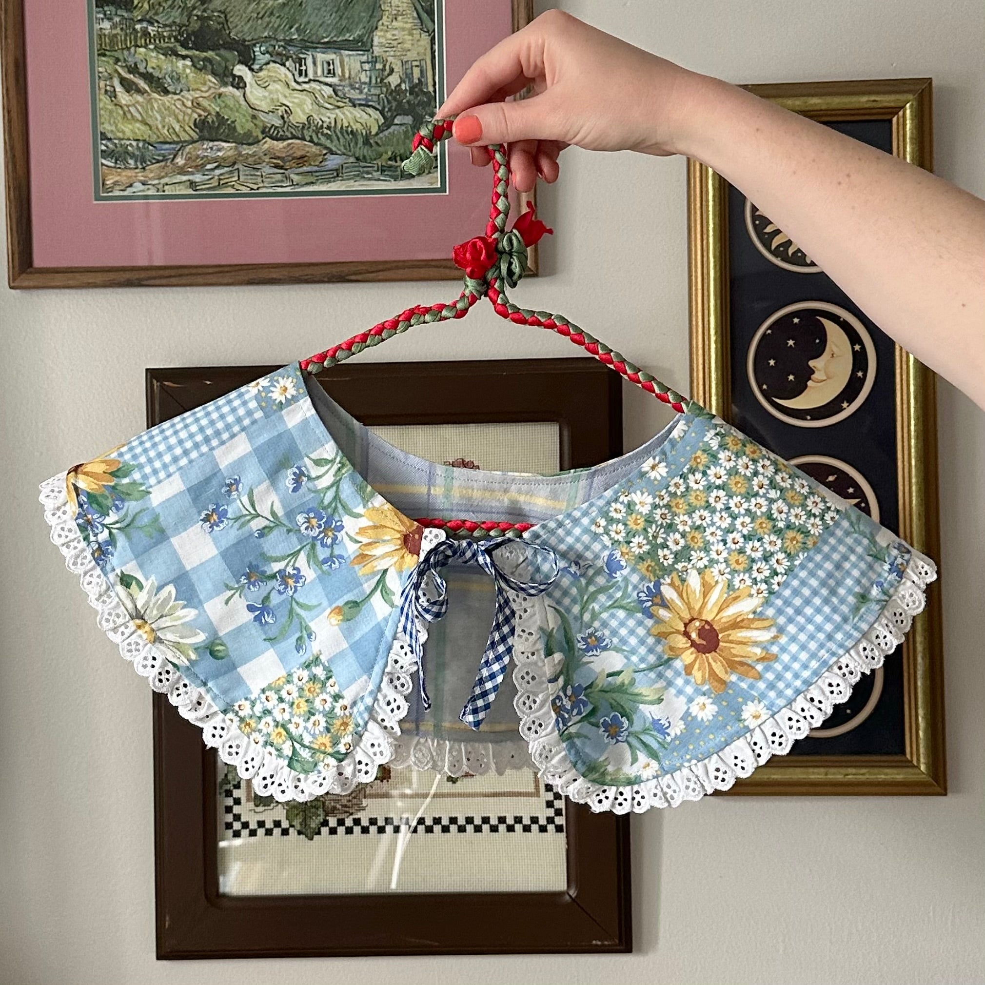 Frilly Detachable Collar